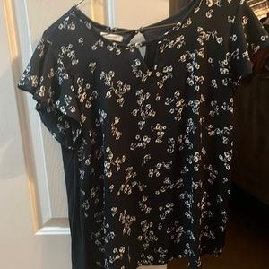 Green Short Sleeve Floral blouse with key hole cutout on front and back